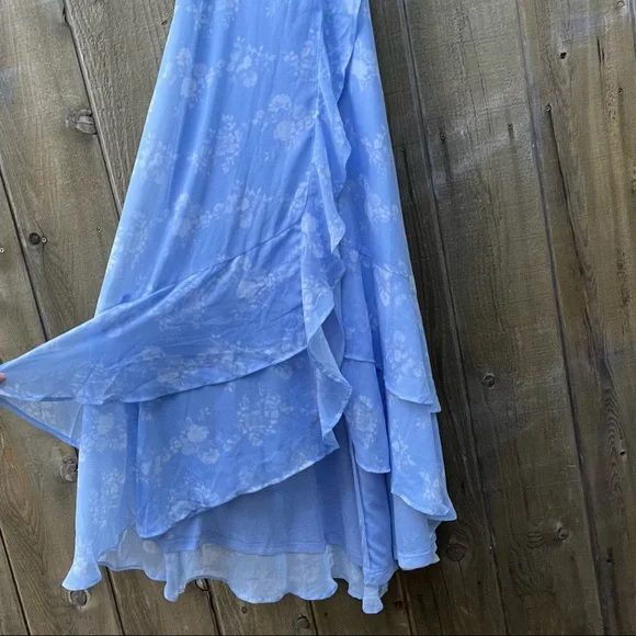Light Blue Floral Lace-Up Back High-Low Maxi Dress 🌿 - Picture 7 of 12